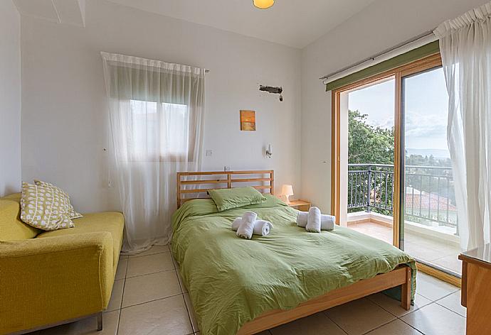 Double bedroom with A/C and en suite bathroom . - Argaka Sunset Villa . (Galleria fotografica) }}