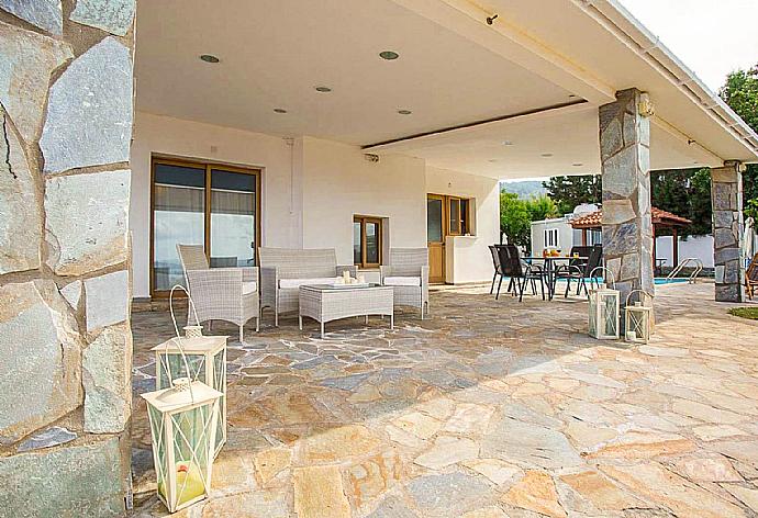 Terrace area . - Argaka Sunset Villa . (Fotogalerie) }}