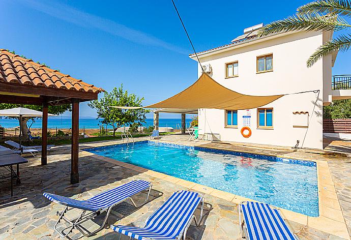 Beautiful villa with private pool and terrace with sea views . - Argaka Sunset Villa . (Photo Gallery) }}