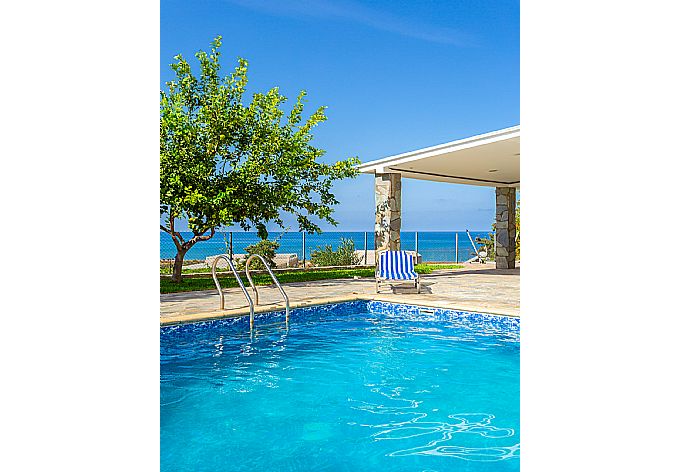 Private pool and terrace with sea views . - Argaka Sunset Villa . (Galleria fotografica) }}