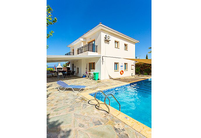 Beautiful villa with private pool and terrace with sea views . - Argaka Sunset Villa . (Galerie de photos) }}