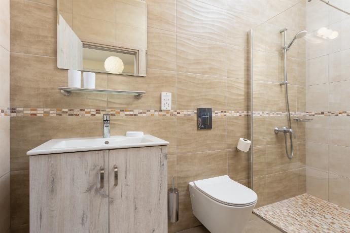 En suite bathroom with shower . - Villa Christel . (Photo Gallery) }}