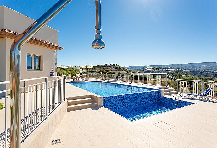 Shower . - Villa Christel . (Fotogalerie) }}