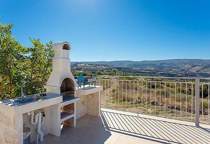 BBQ area . - Villa Christel . (Fotogalerie) }}