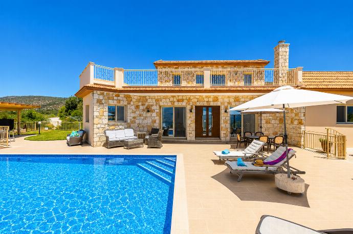 Beautiful stone villa with a private pool, sun loungers, and a spacious sunny terrace. . - Villa Christel . (Photo Gallery) }}