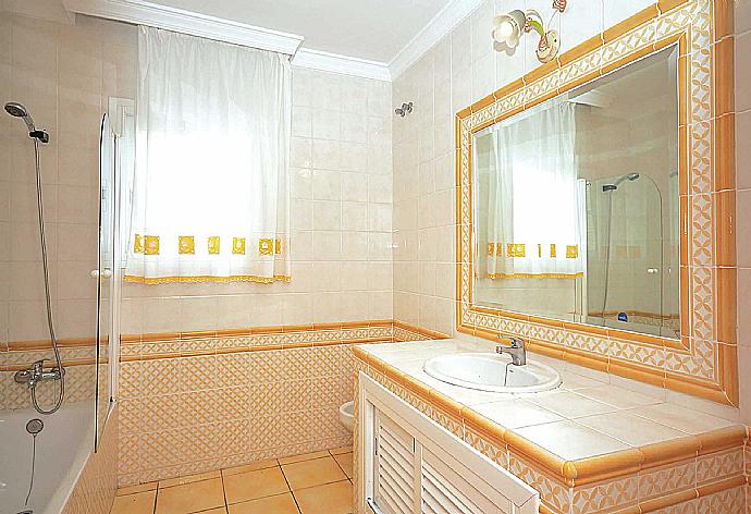 Bathroom with bath . - El Fraile . (Photo Gallery) }}