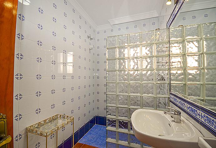 Bathroom with shower . - El Fraile . (Photo Gallery) }}