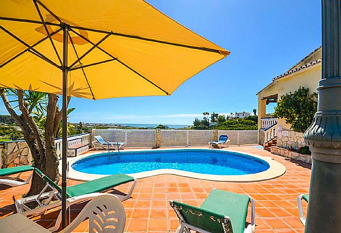 Private pool and terrace . - El Fraile . (Photo Gallery) }}