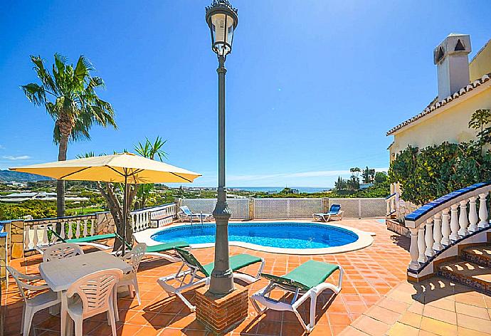 Private pool and terrace . - El Fraile . (Photo Gallery) }}