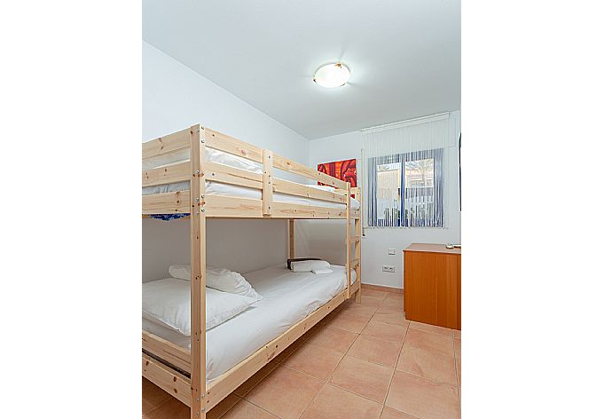 Twin bedroom with A/C . - Villa Mariposa . (Galería de imágenes) }}