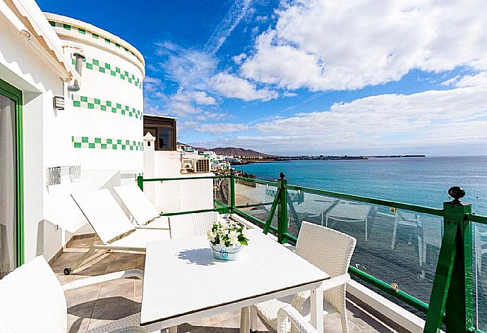 Terrace with panoramic sea views . - Sea Breeze Apartment . (Fotogalerie) }}