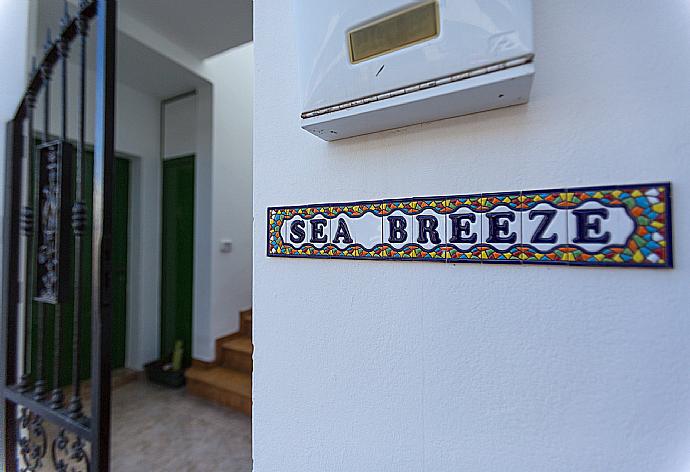 Entrance of the apartment  . - Sea Breeze Apartment . (Fotogalerie) }}