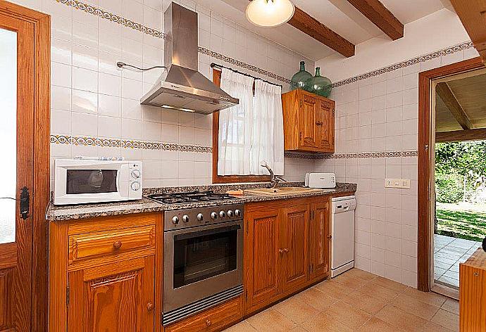 Equipped kitchen . - Can Llobera . (Galleria fotografica) }}