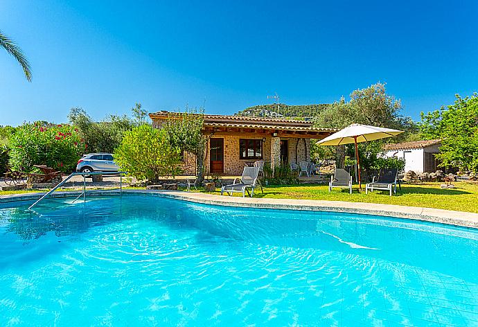 Beautiful villa with private pool, terrace, and garden . - Can Llobera . (Fotogalerie) }}