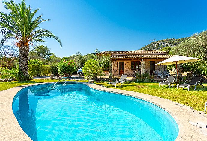 ,Beautiful villa with private pool, terrace, and garden . - Can Llobera . (Fotogalerie) }}