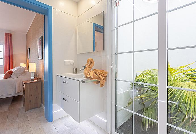 En suite bathroom with shower . - Villa Angela Vista . (Photo Gallery) }}