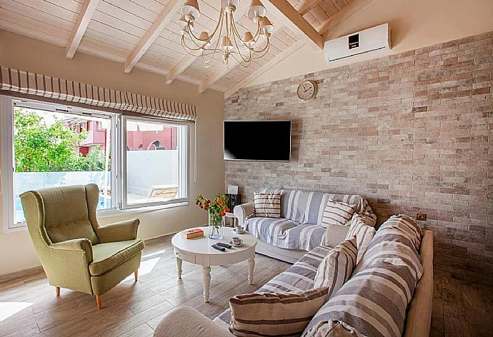 Living room with A/C and TV . - Villa Ninos . (Galleria fotografica) }}