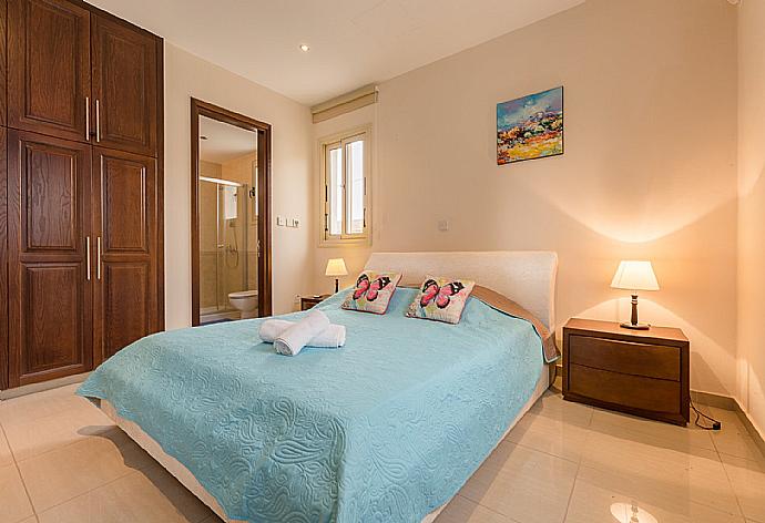 Double bedroom with A/C and en suite bathroom . - Villa Felice . (Fotogalerie) }}