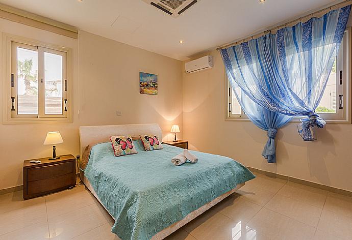 Double bedroom with A/C and en suite bathroom . - Villa Felice . (Fotogalerie) }}