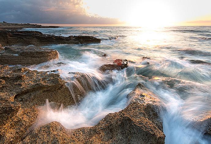 Dramatic coastline just metres from Villa Felice . - Villa Felice . (Galleria fotografica) }}