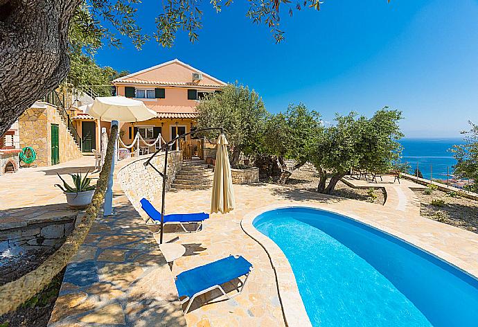 Beautiful villa with private pool, multi-level terrace area, and sea views . - Villa Francesca . (Fotogalerie) }}