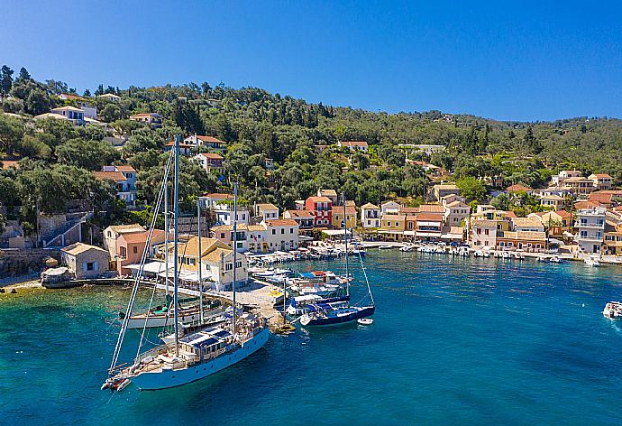 Aerial view of Loggos . - Villa Francesca . (Photo Gallery) }}