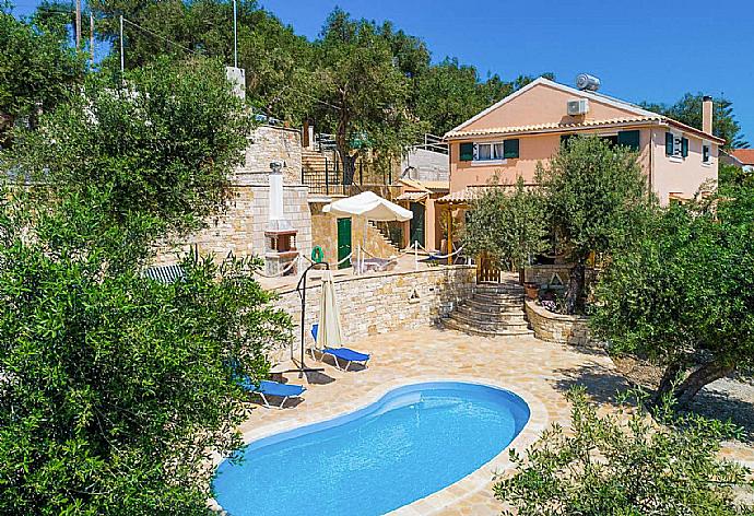 Beautiful villa with private pool, multi-level terrace area, and sea views . - Villa Francesca . (Галерея фотографий) }}