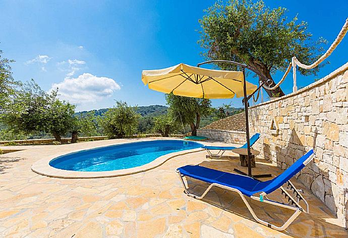 Private pool and multi-level terrace area . - Villa Francesca . (Fotogalerie) }}