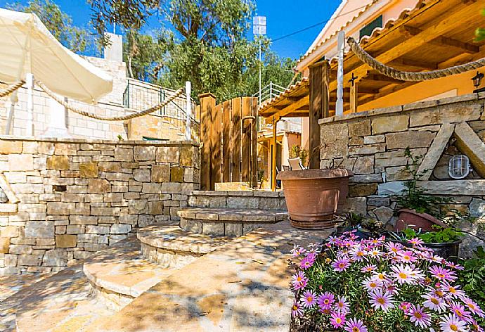 Terrace area . - Villa Francesca . (Fotogalerie) }}