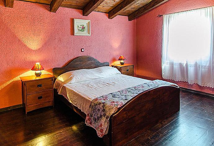Double bedroom . - Villa Paradiso . (Fotogalerie) }}