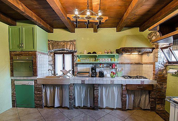 Equipped Kitchen . - Villa Paradiso . (Photo Gallery) }}
