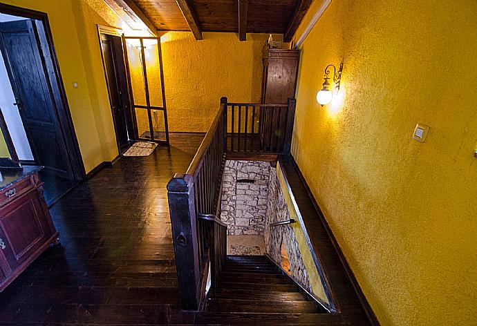Upstairs . - Villa Paradiso . (Photo Gallery) }}