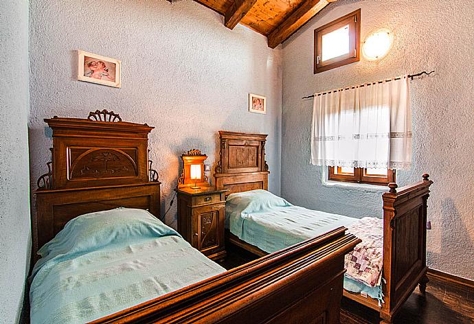 Twin bedroom . - Villa Paradiso . (Fotogalerie) }}