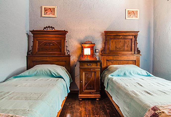 Twin bedroom . - Villa Paradiso . (Fotogalerie) }}