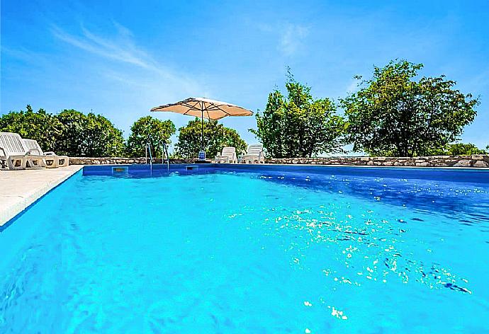 Private Swimming Pool . - Villa Paradiso . (Galerie de photos) }}