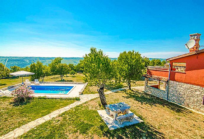 Beautiful villa with private swimming pool, terrace, and sauna . - Villa Paradiso . (Галерея фотографий) }}