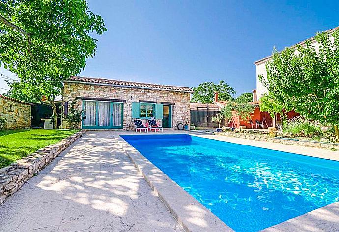 Beautiful villa with private pool, terrace, and garden . - Joans Cottage . (Galerie de photos) }}