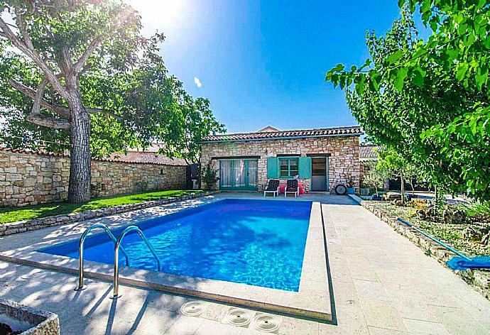 ,Beautiful villa with private pool, terrace, and garden . - Joans Cottage . (Galería de imágenes) }}