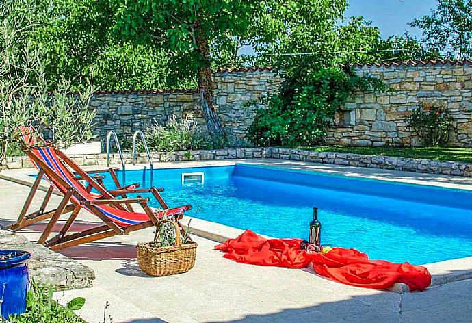 Private pool, terrace, and garden . - Joans Cottage . (Galleria fotografica) }}