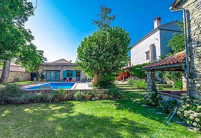 Beautiful villa with private pool, terrace, and garden area . - Joans Cottage . (Galleria fotografica) }}