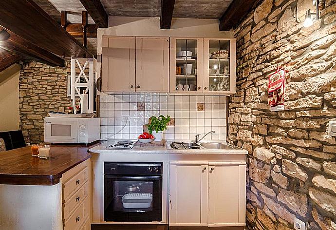 Equipped kitchen . - Joans Cottage . (Fotogalerie) }}