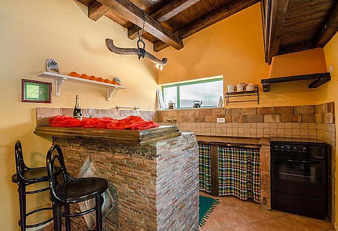 Equipped kitchen . - Joans Cottage . (Photo Gallery) }}