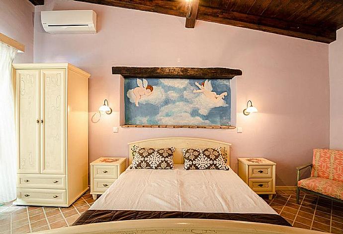 Double bedroom with A/C . - Joans Cottage . (Photo Gallery) }}