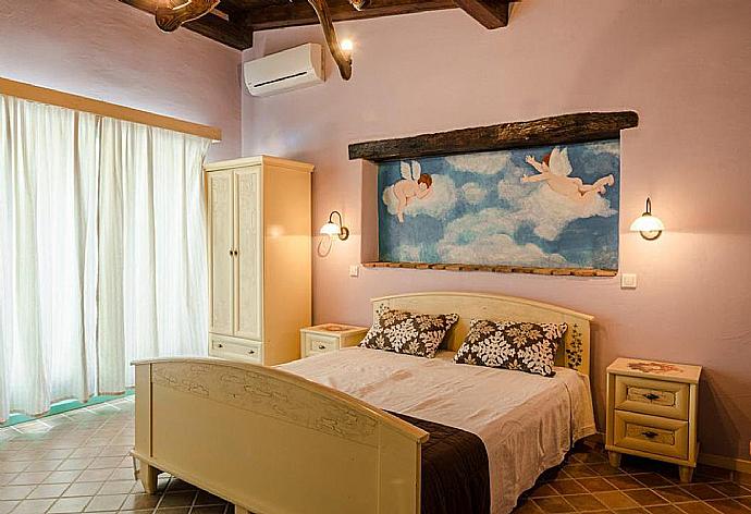 Double bedroom with A/C . - Joans Cottage . (Galería de imágenes) }}