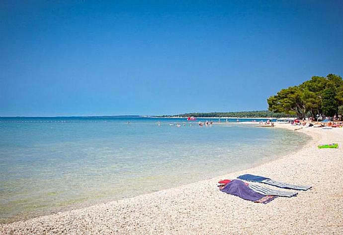 Local beach . - Joans Cottage . (Photo Gallery) }}