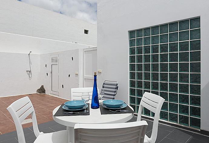 Outdoor dining area . - Apartamento Juana Rosa . (Galería de imágenes) }}