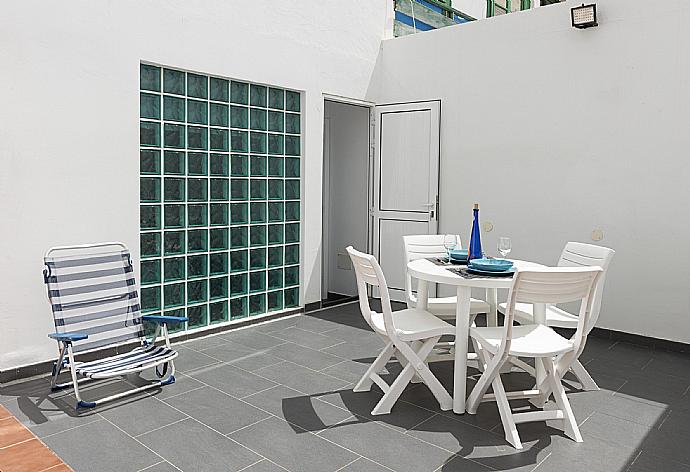 Outdoor dining area . - Apartamento Juana Rosa . (Галерея фотографий) }}