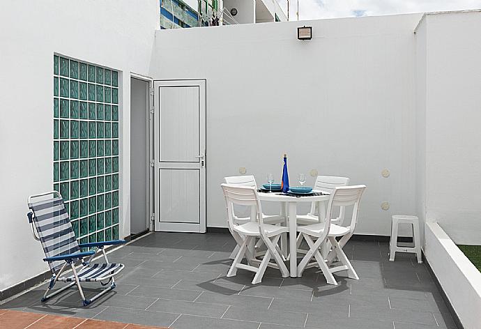 Outdoor dining area . - Apartamento Juana Rosa . (Galerie de photos) }}