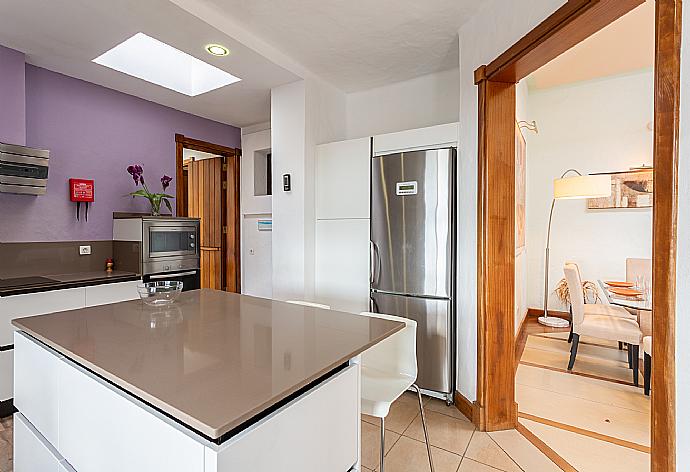 Equipped kitchen . - Villa Longa . (Photo Gallery) }}