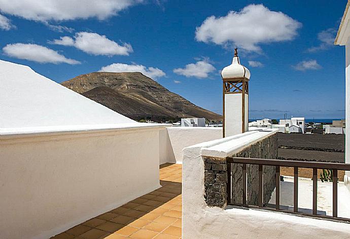 Terrace views . - Villa Longa . (Fotogalerie) }}